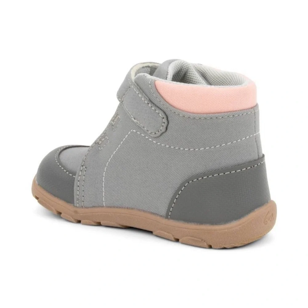 See Kai Run Girl’s Toddler size 5 Quinn Sneakers / boots Gray - Picture 2 of 6